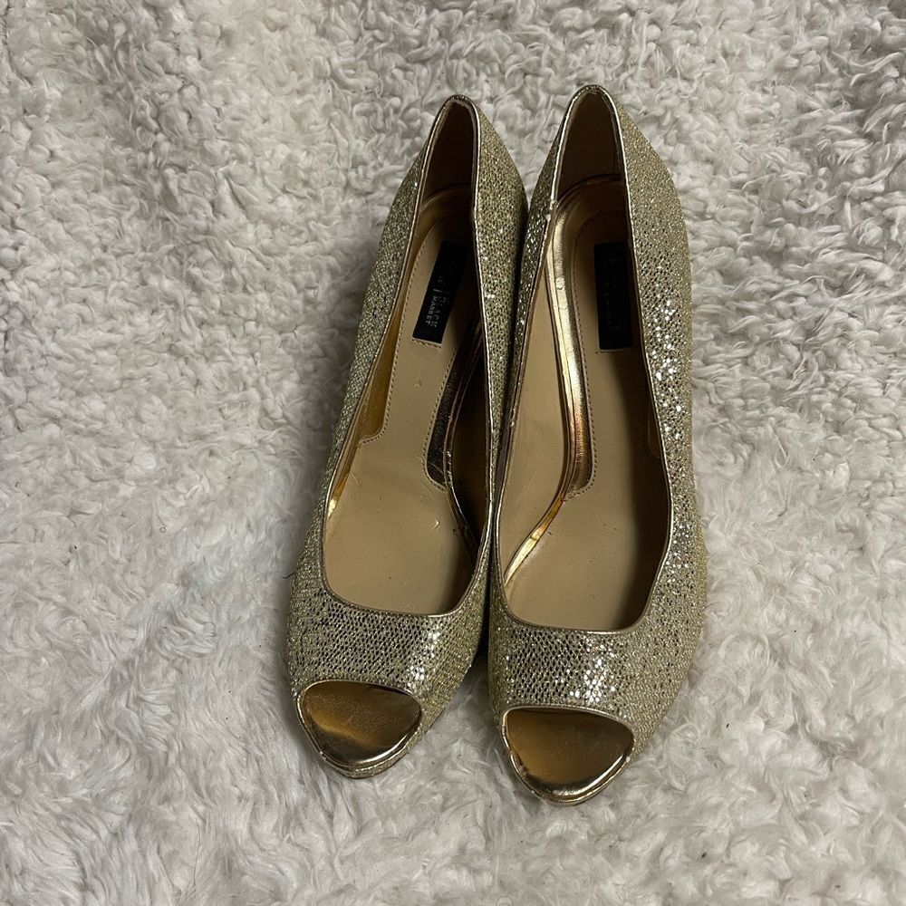 White House Black Market Dancer synthetic sparkling gold heels peep toe SZ10M